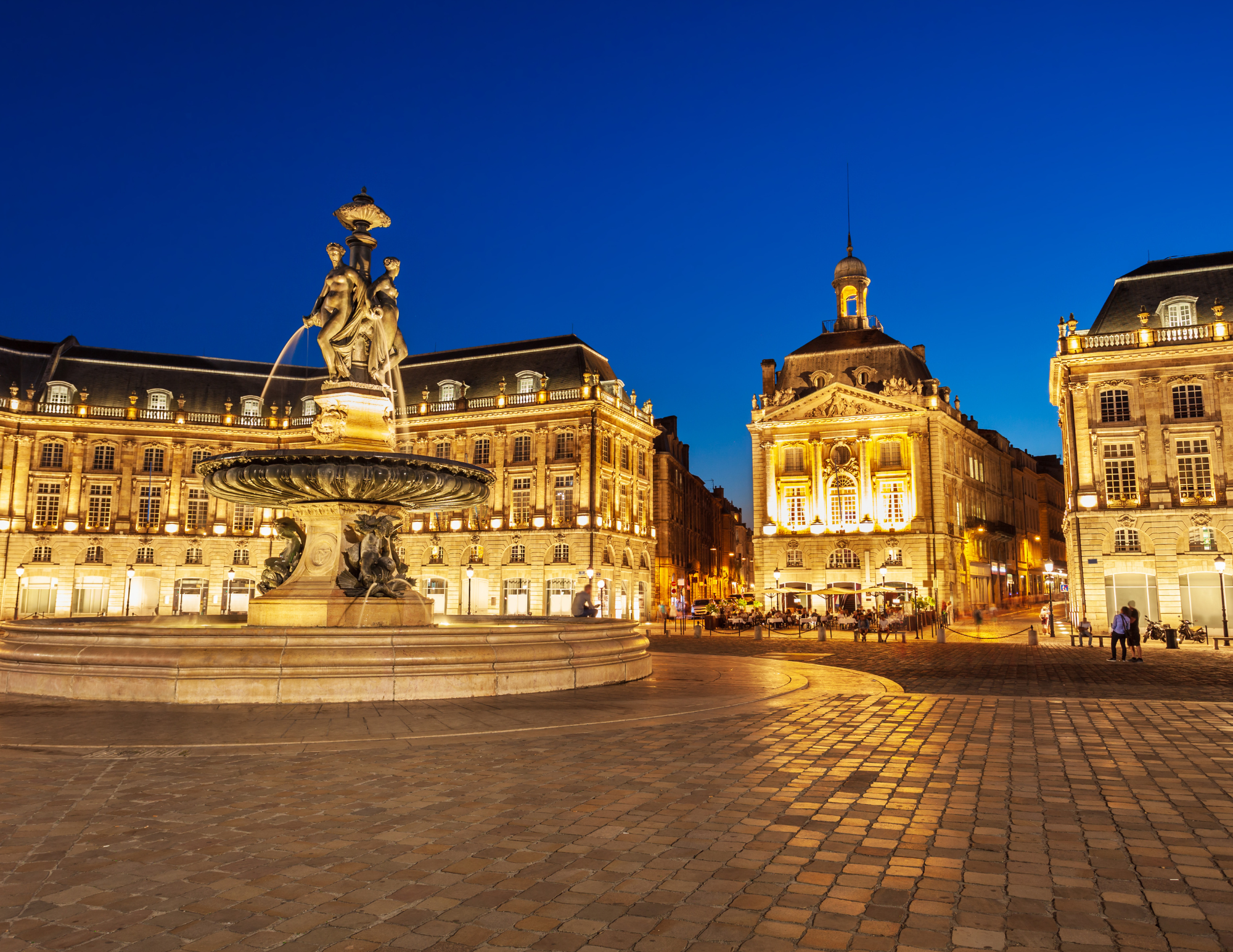 Bordeaux Travel Guide-9.png